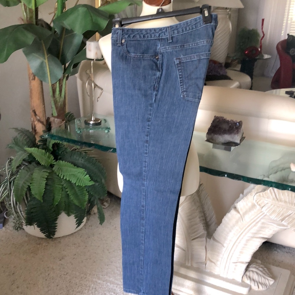SZ 10 VERA WANG JEANS STRAIGHT LEG MEDIUM TO DARK WASH LIKE NEW